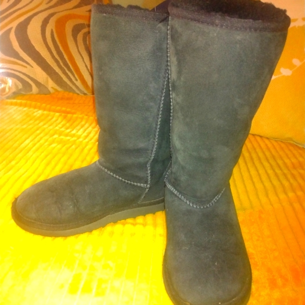 Size 5 Uggs